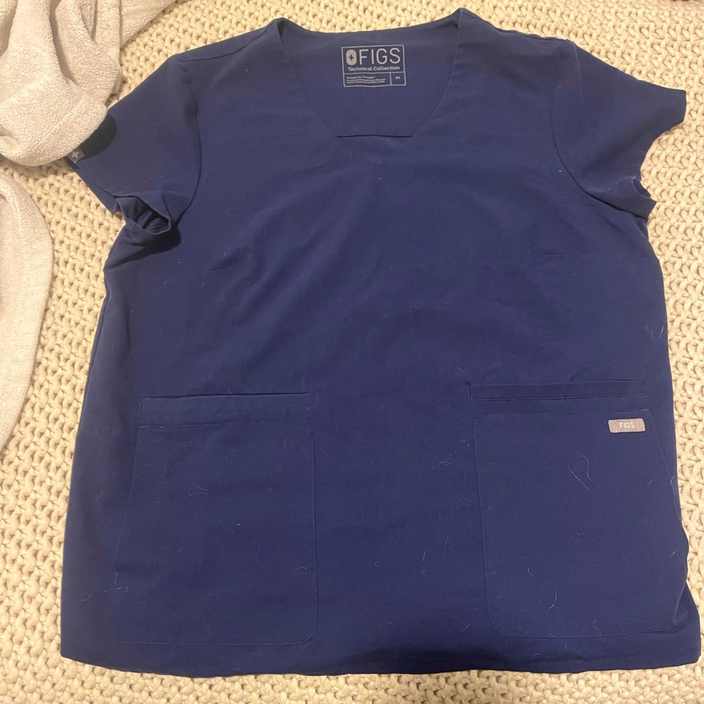 Navy M front pocket Figs top